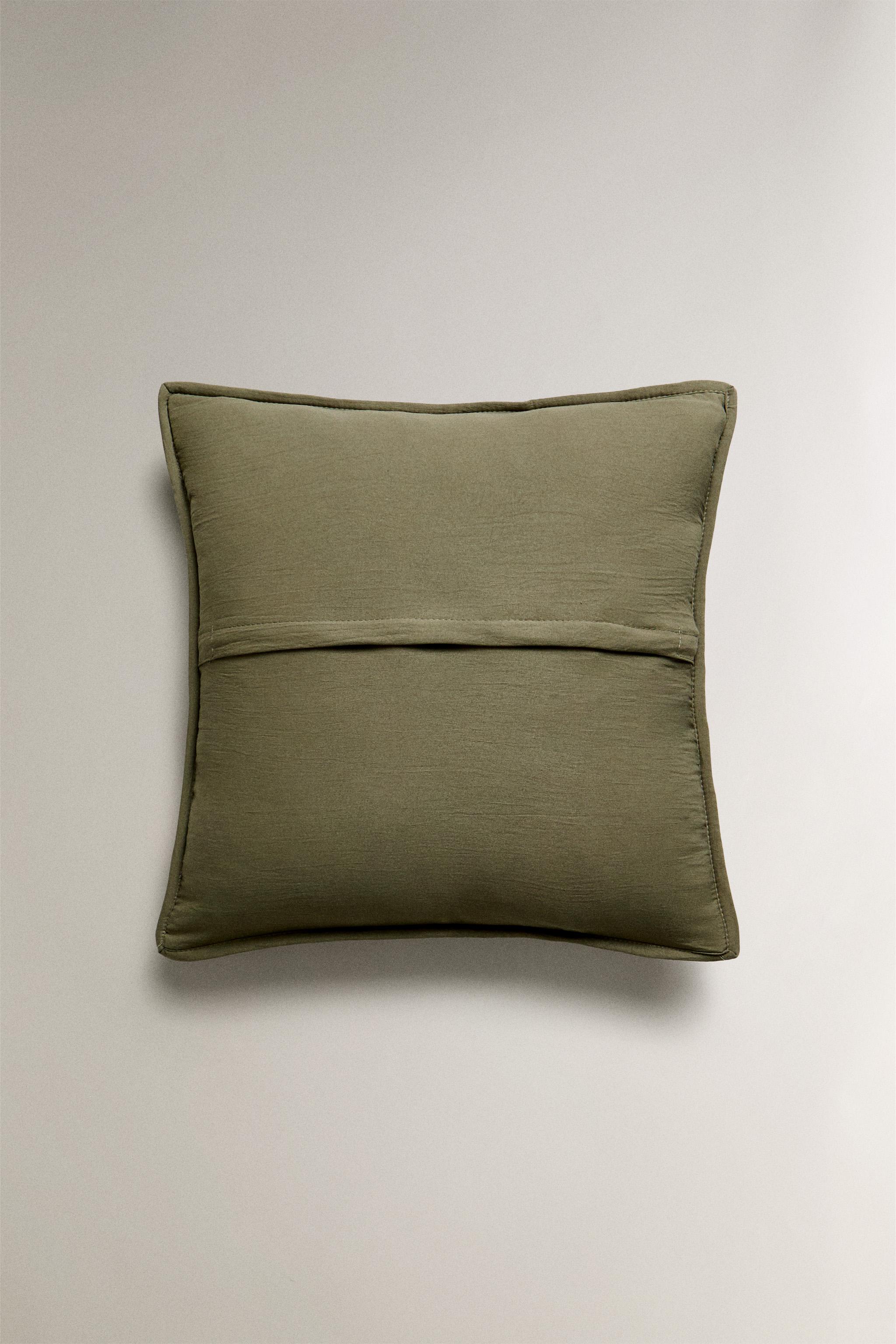 QUILT CUSHION COVER WITH QUILTED DOTS